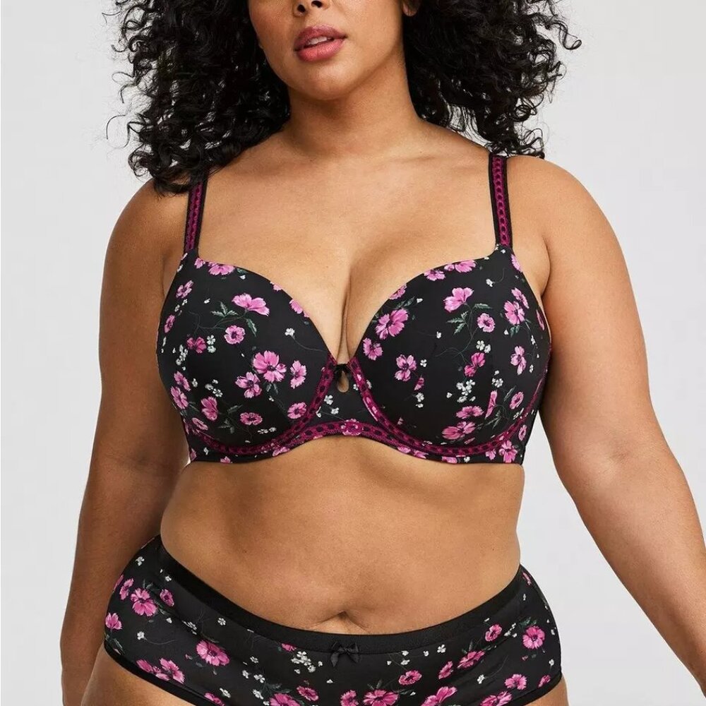 NWT Torrid T-Shirt Lightly Lined Floral Straight Back Bra